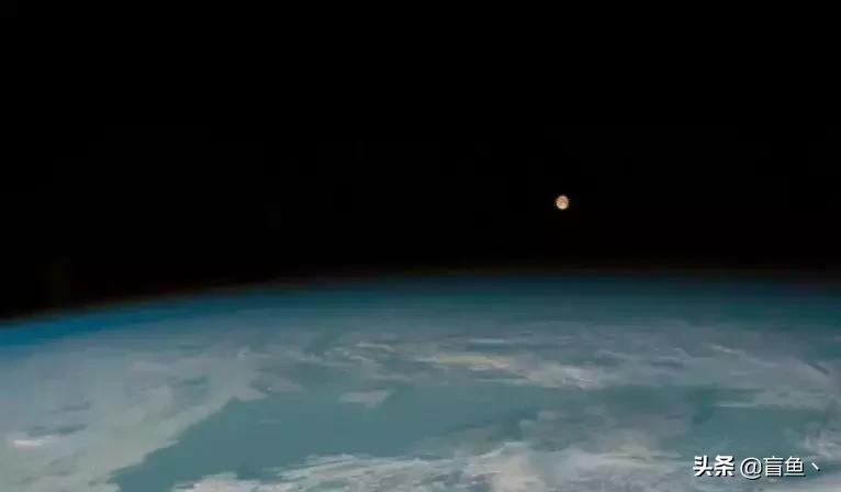 黑洞爱情,爱情就像黑洞