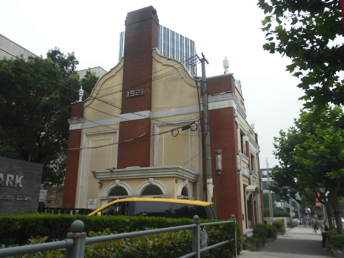 租界公园、跑狗场、卷烟厂，这条马路“活化石”太多