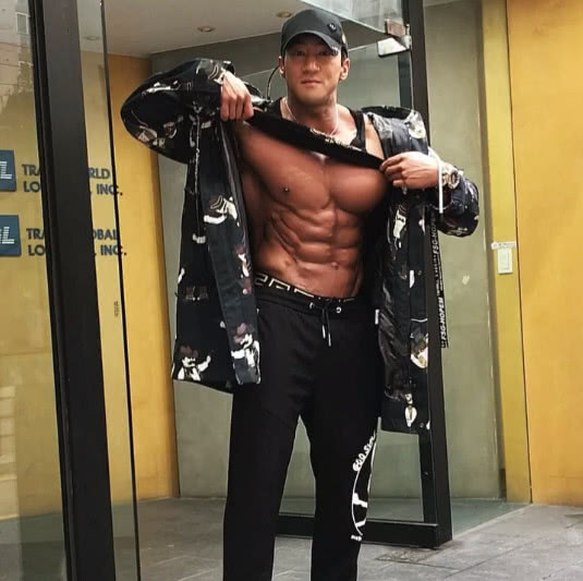 韩国肌肉巨兽黄哲勋广告,韩国肌肉巨兽黄哲勋舞蹈秀