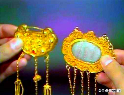 等我有钱了我就买一个金镯子,等我有了钱也去买个大金镯子