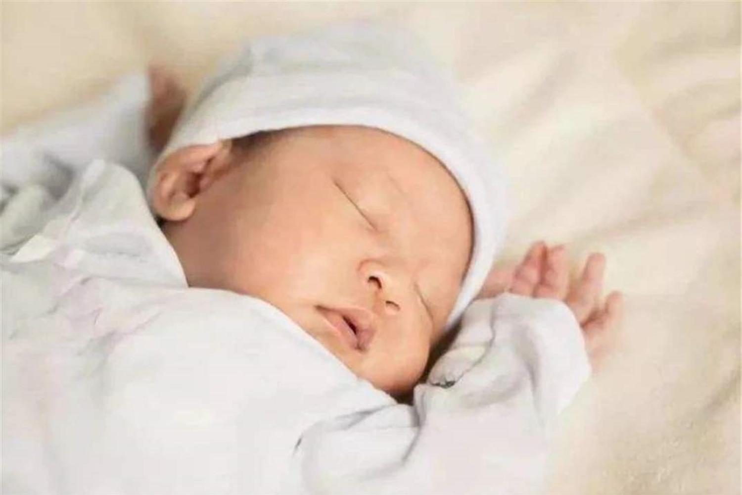 宝宝吃母乳之前总是闹一会,宝宝吃母乳一会就要吃为什么