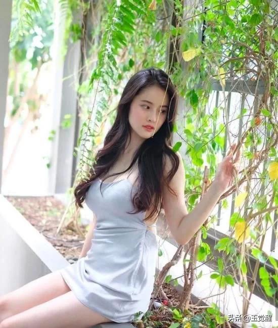 淑女风格的包臀裙确实很有魅力,背心紧身连衣裙包臀裙夏天