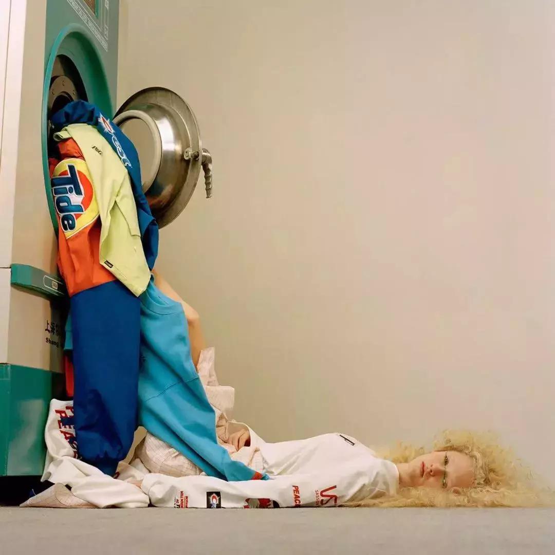 旺仔、柯达、汰渍都卖衣服啦！老品牌如何让年轻人嗨起来？