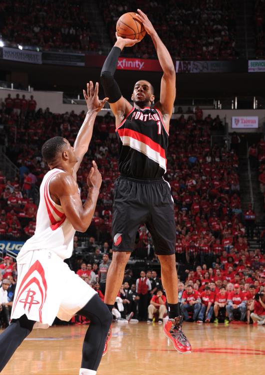 中距离，昂扬不灭——说说篮球场上最古典的*局破**艺术