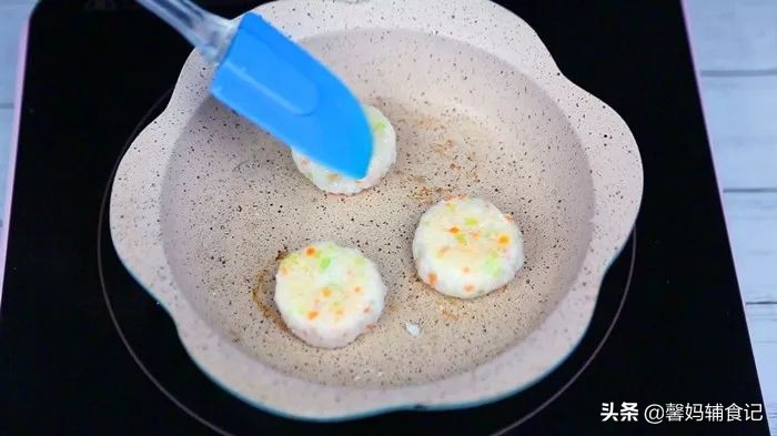 宝宝挑食不吃辅食就吃奶粉,挑食不长肉宝宝辅食