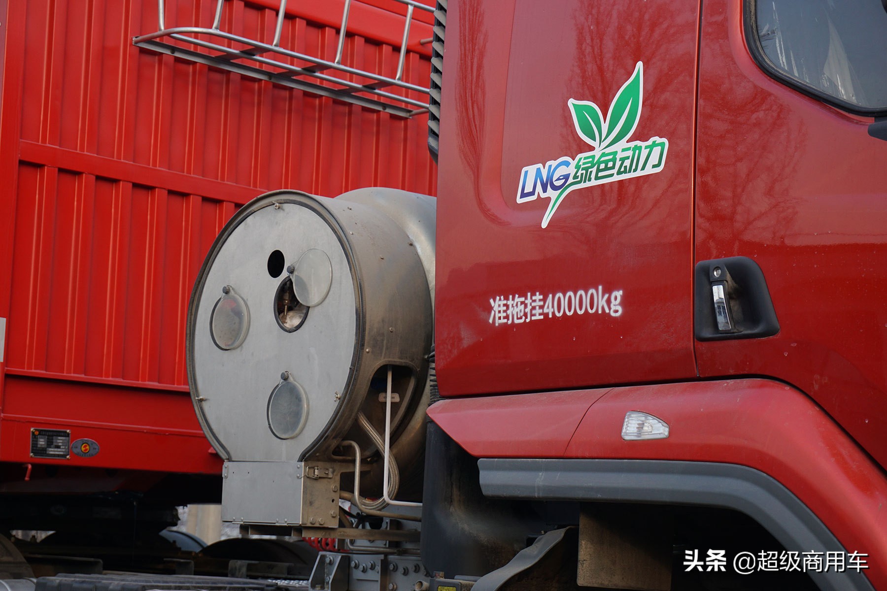 乘龙h5单桥自卸3.8米轴距定制版,乘龙h5vlng牵引车多少吨