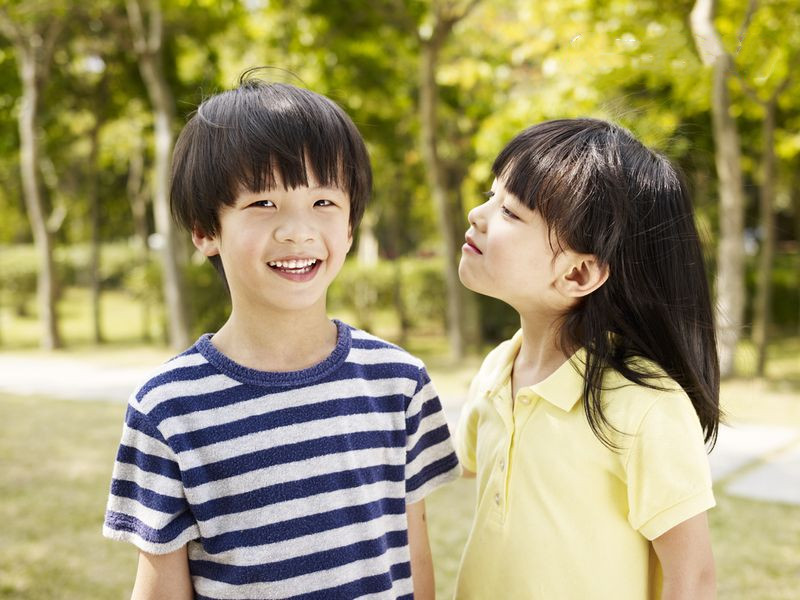 孩子早熟有什么原因可以控制,孩子有早熟现象怎么办