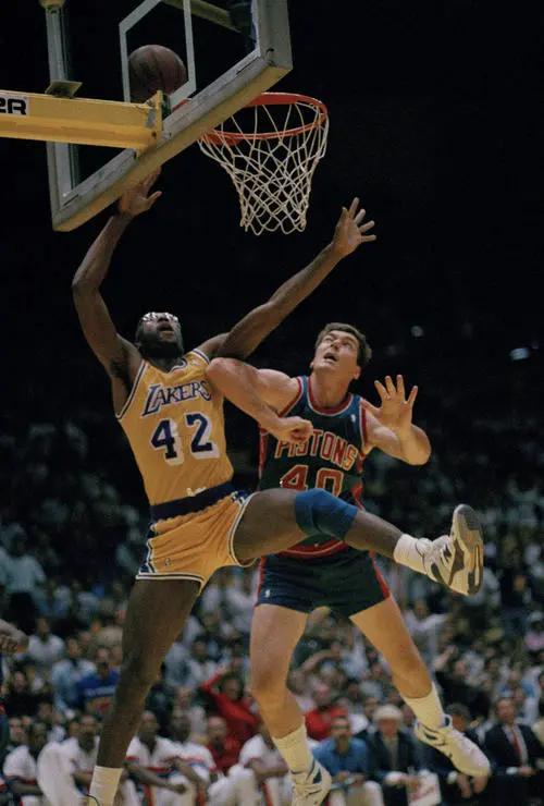 NBA纪实连载39:最想废了乔丹的那个人,恶贯满盈的比尔兰比尔