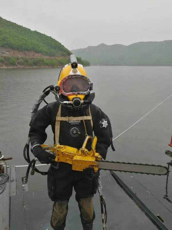 负重80斤4个小时,负重50斤潜水