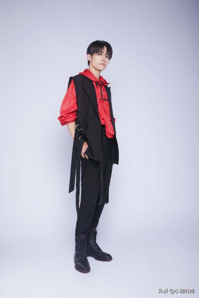 易烊千玺个人穿搭,易烊千玺痞帅夏季穿搭