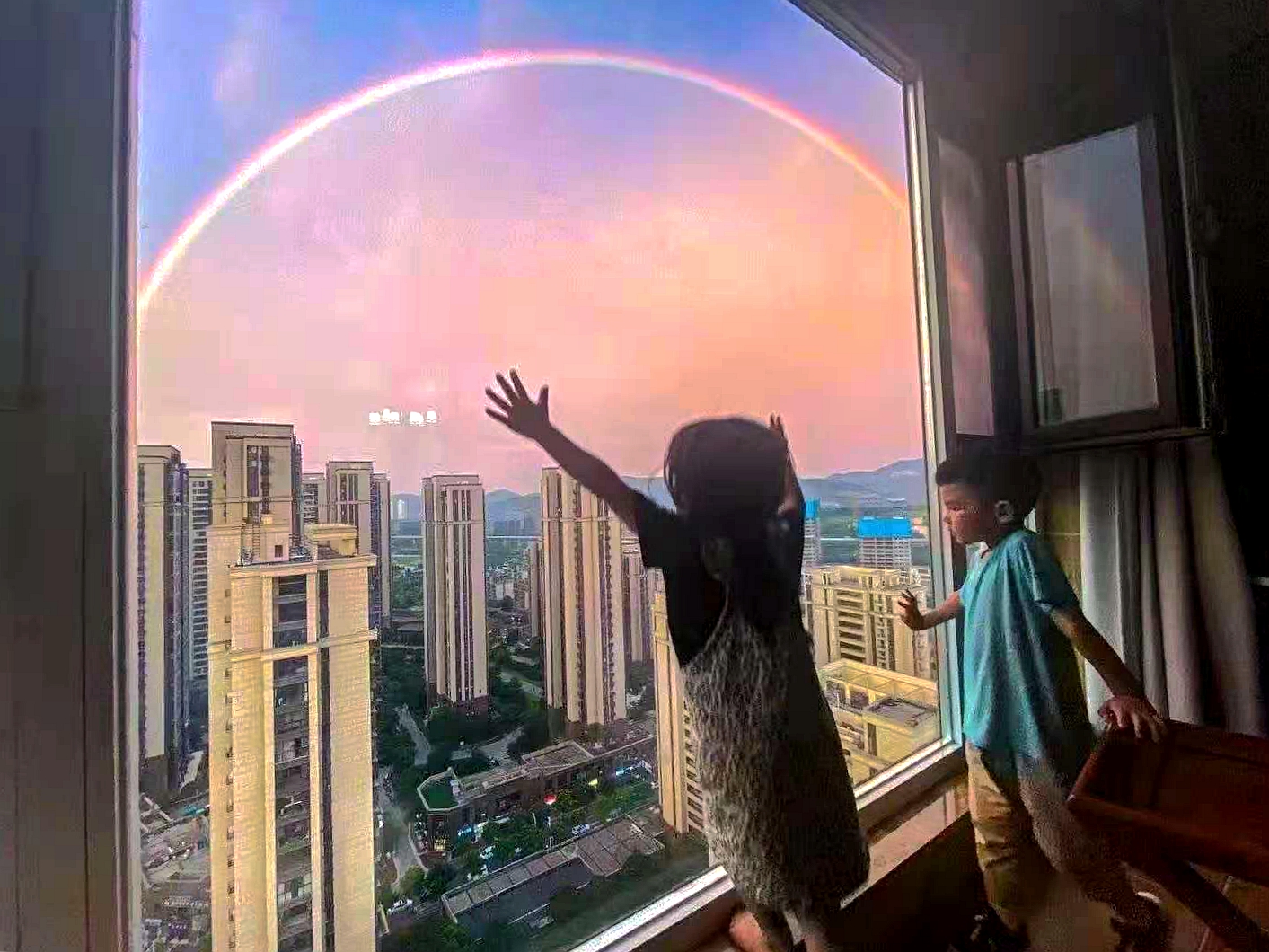 区街新闻｜70多幅照片记录世茂滨江社区辖内志愿者，南京感谢你们