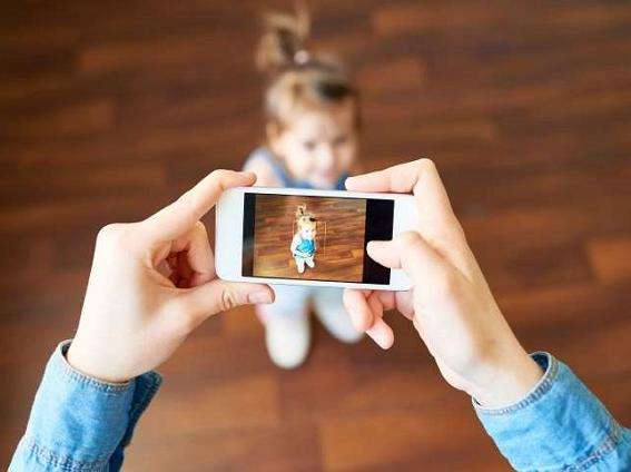 在朋友圈晒娃的危害你知道吗,在朋友圈晒娃的这些危害你想过吗