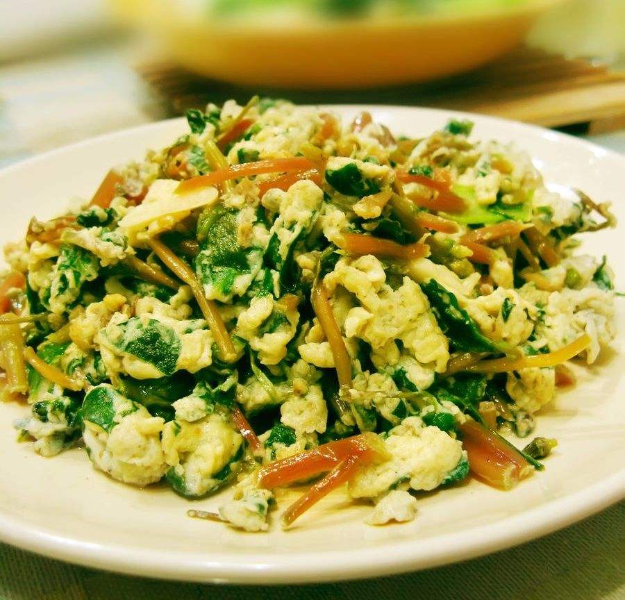 马齿苋药食同源，可用于*褐斑黄**、*疮痤**、*麻疹荨**等各类皮肤科疾病