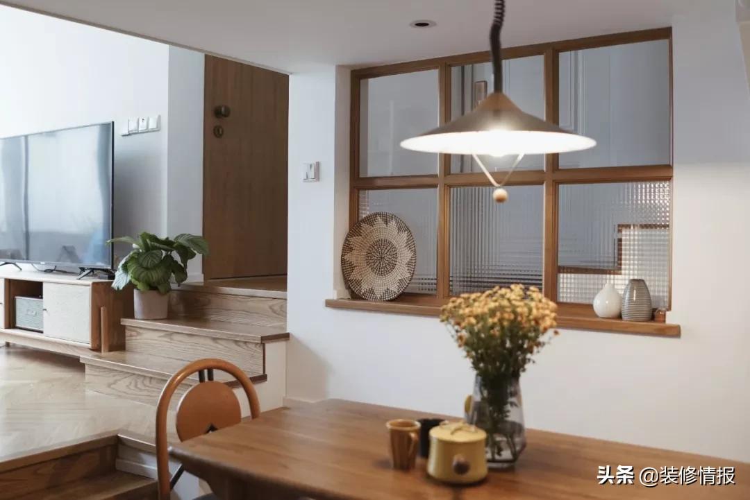 她买下32㎡上海老旧学区房,为女儿打造小桃园还有20㎡舒适大庭院