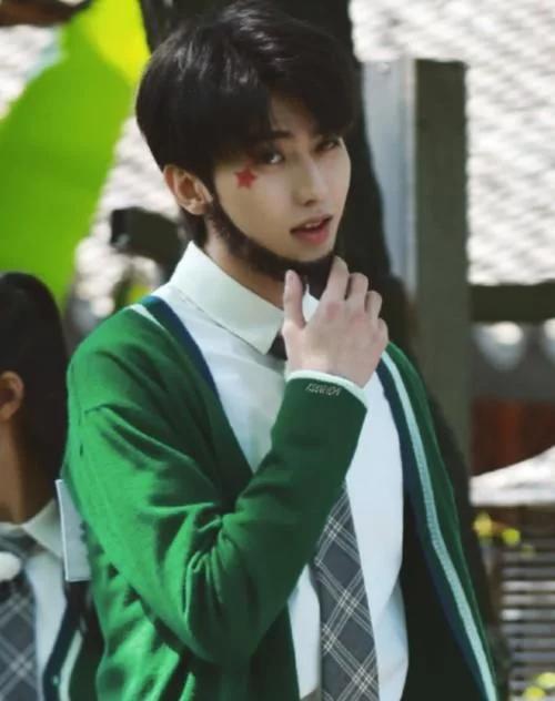 蔡徐坤开场,蔡徐坤首秀蒙眼睛