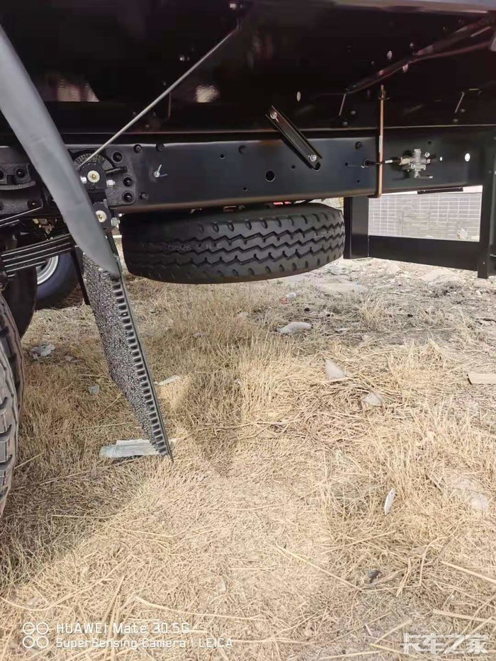 江淮6.8米收割机,江淮骏铃德沃斯收割机专用车