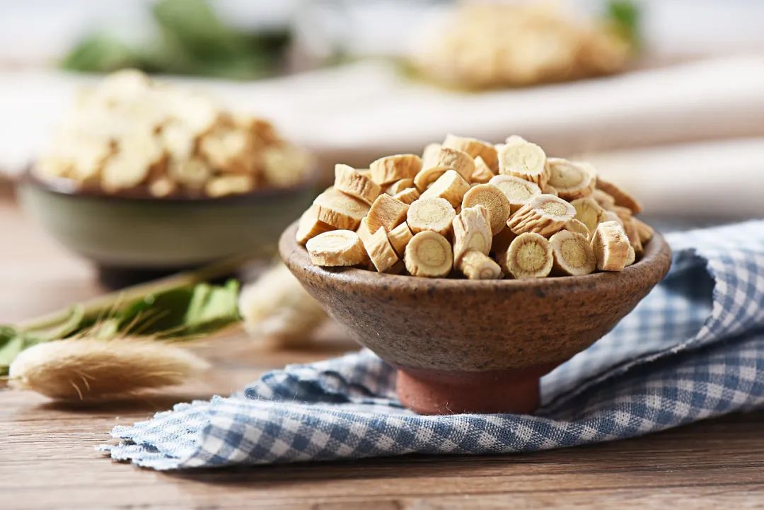 总是不停的出汗什么原因,老是流汗很少是怎么回事