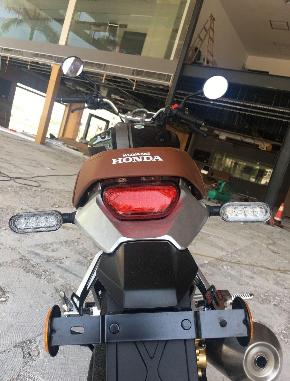 同事买了一辆日系车,同事买的摩托车