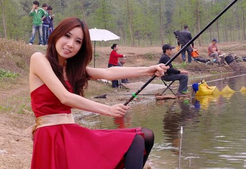 玻璃鱼竿和碳素竿哪个好,玻璃钢鱼竿和碳素鱼竿怎么选