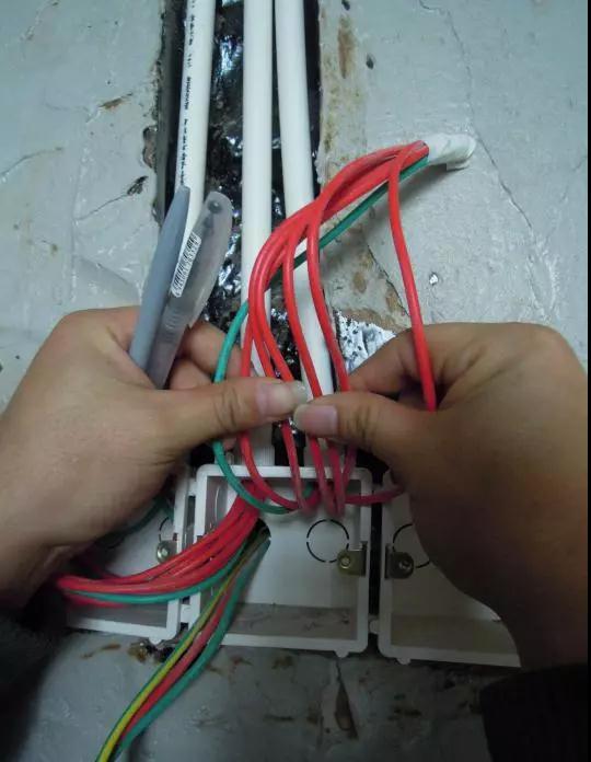 线管堵塞穿不过线怎么办,网线管在墙里堵了怎么解决