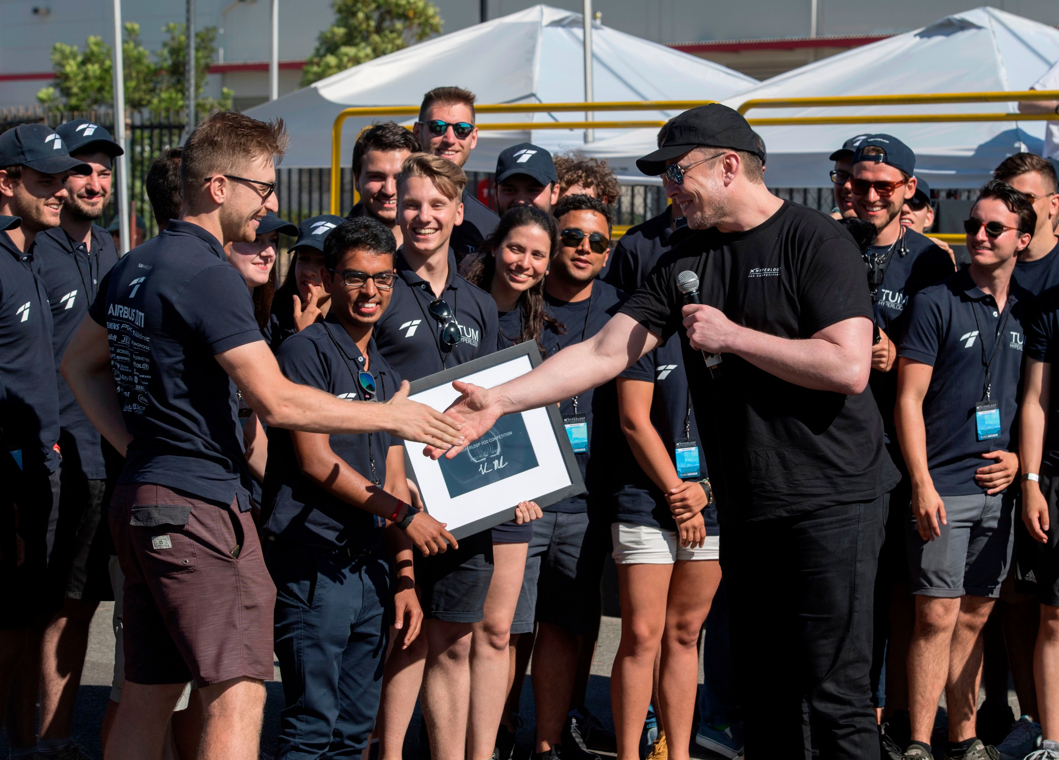 科技狂人马斯克登顶首富,马斯克创新速度