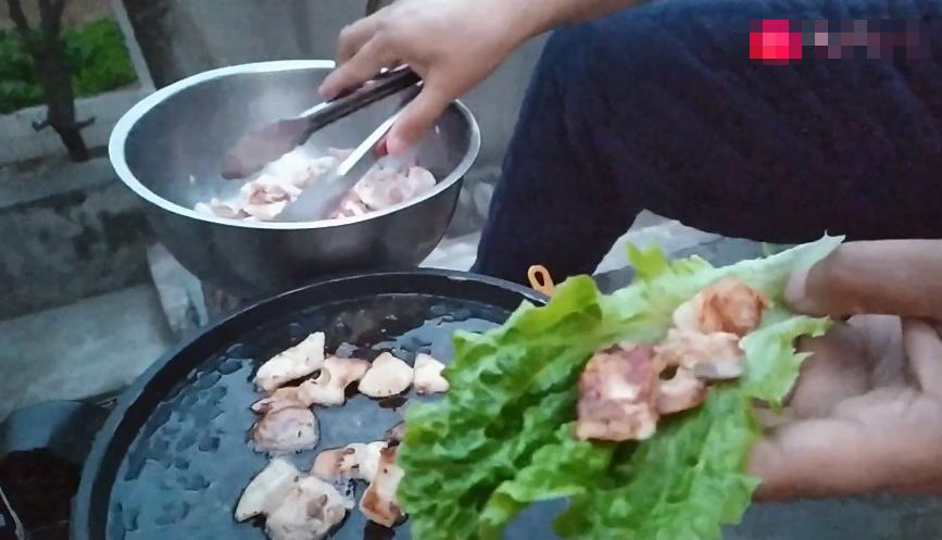 30岁小伙挑战宅在家不出门，靠网游搬砖维持生计，420天后怎样了