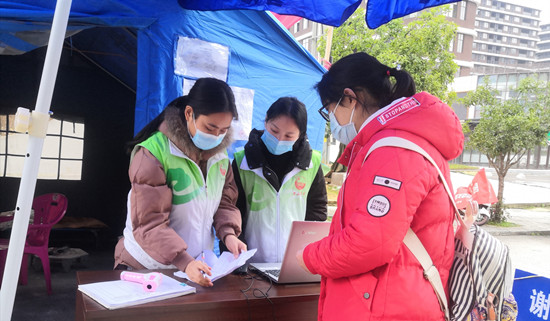 大学生如何抗击新型肺炎贡献力量,万众一心共抗疫情让党徽熠熠生辉