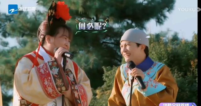 周深讲述自己第一次听到周深唱歌,周深的话筒为什么一般人不用