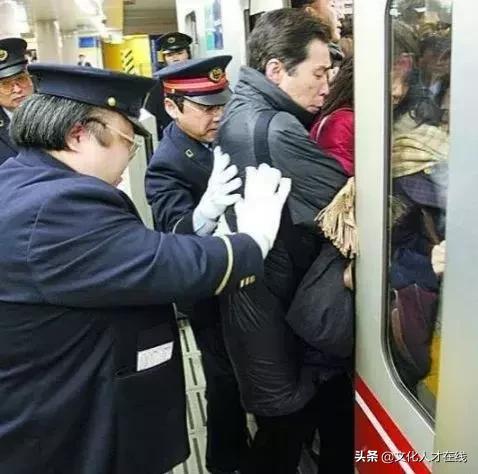 遛狗师年薪30万？剥虾师、收纳师……现在年轻人赚钱路子太野