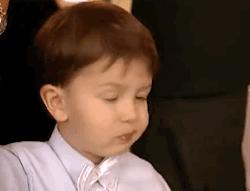 全球最帅王子18岁净身出户，上海打工赚钱：生来是王子，太惨了