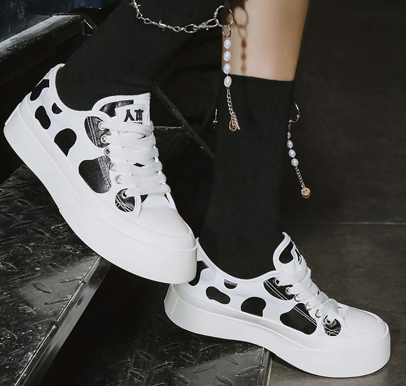 人本回力鞋哪个好看,回力人本飞跃哪个牌子鞋穿着舒服