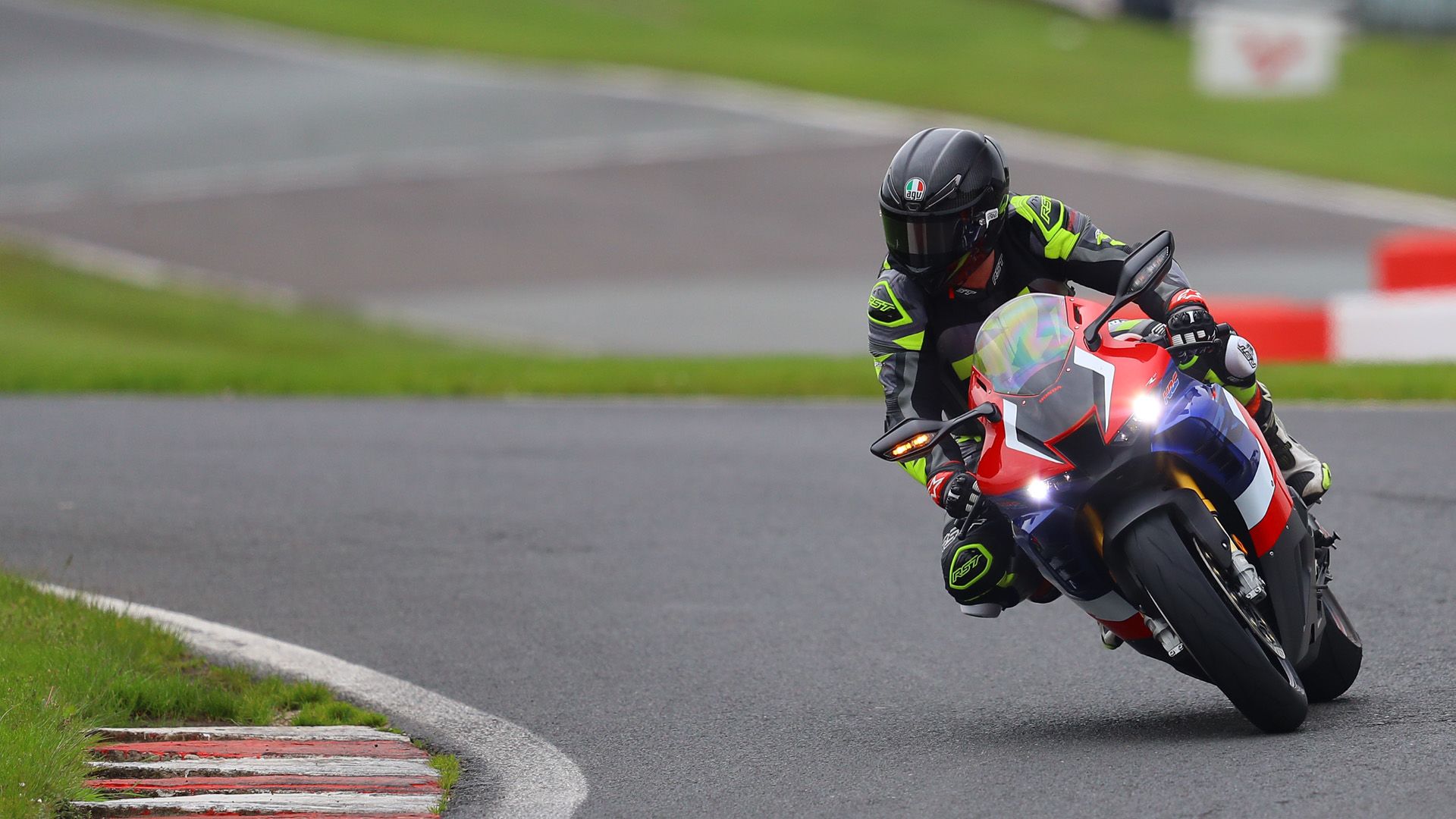 有人问为什么花十几万买摩托车,花几万买摩托车的人怎么想的