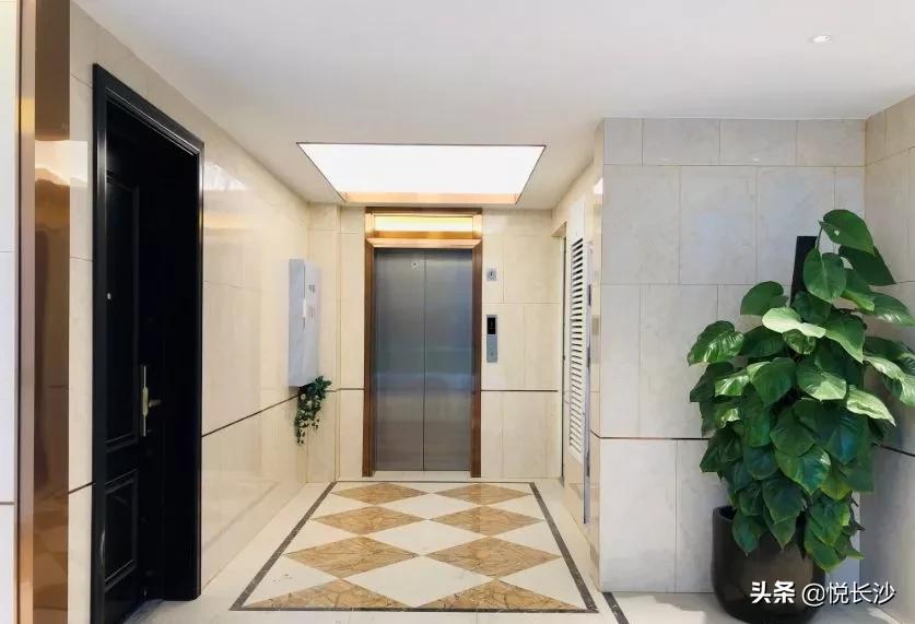 坚挺！高铁西限价首次破万！7字头现房大平层，踩在风口上