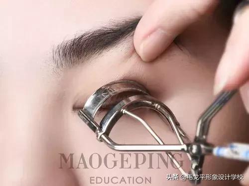 三分钟学会夹睫毛和刷睫毛,教你刷睫毛全过程