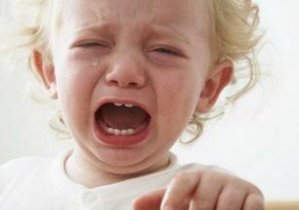 孩子异物卡喉妈妈及时救治,孩子卡喉妈妈机智施救朋友圈