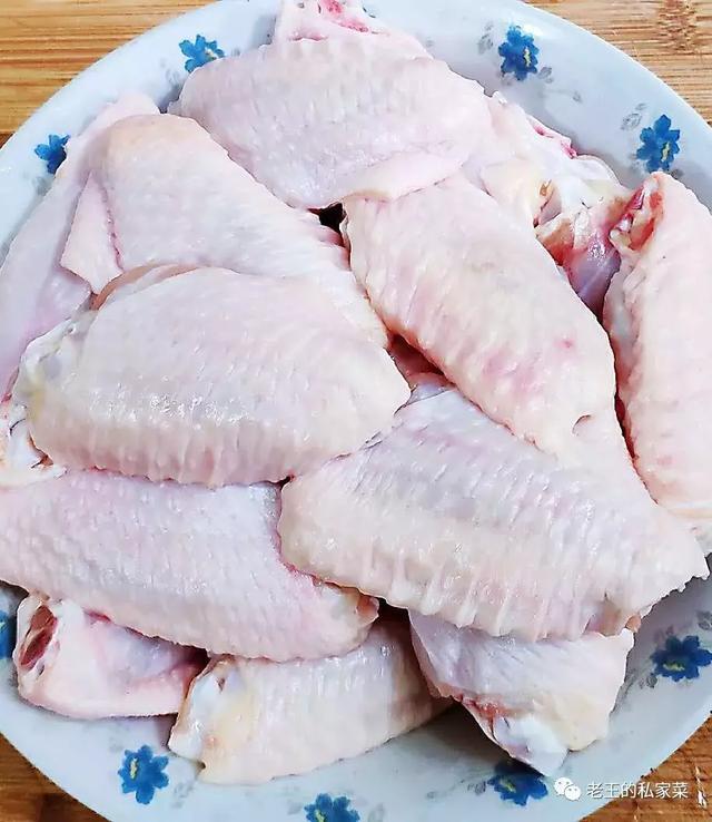 椒盐鸡翅外焦里嫩的鸡翅,避风塘炒鸡翅鸡翅如何腌制