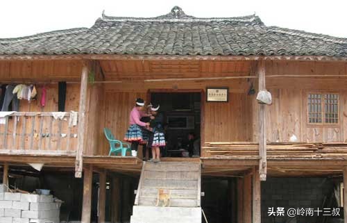 十三叔谈下广西各族各地住房的布局、配置,神龛与火塘的方位等