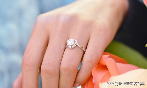 戒指的戴法和意义戴哪个手指,戒指的戴法和意义十个手指随便戴