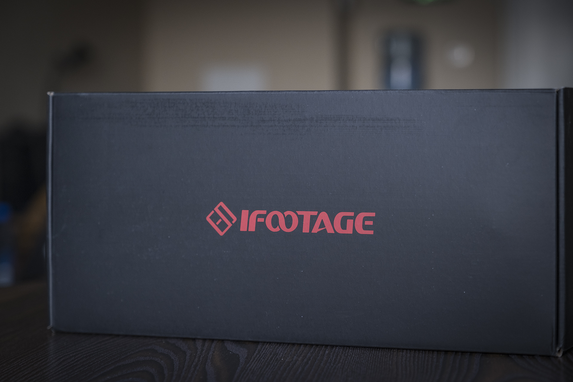 聚目开箱丨明明能靠脸，偏要拼才华——印迹COBRA2代独脚架开箱