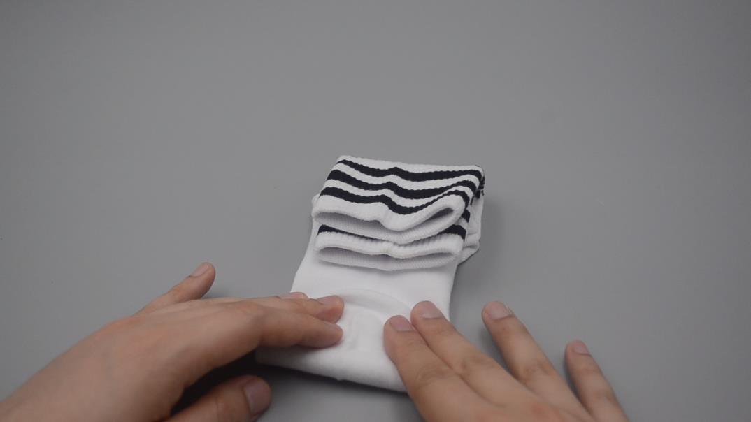 袜子多占空间又不好找，教你一招收纳新方法，整齐又不占空间