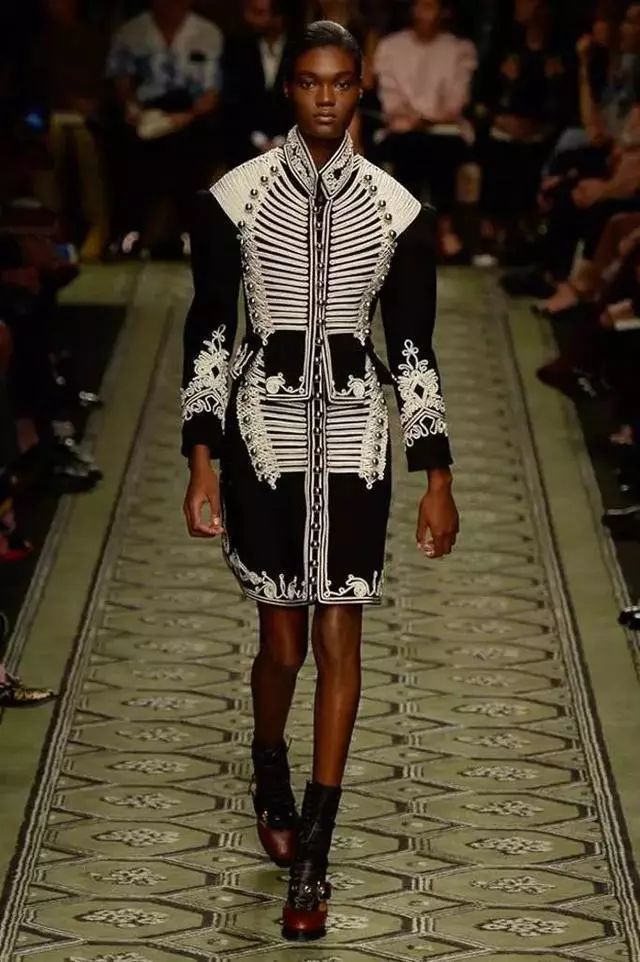 riccardotisci去哪儿了,riccardotisci2019春夏设计款