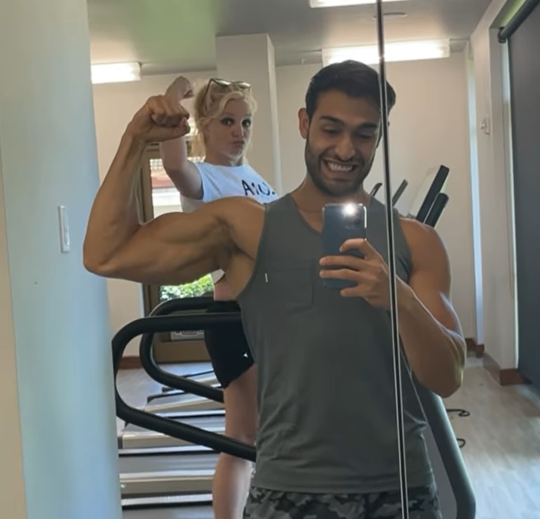 布兰妮官宣婚礼日期,布兰妮宣布订婚宴