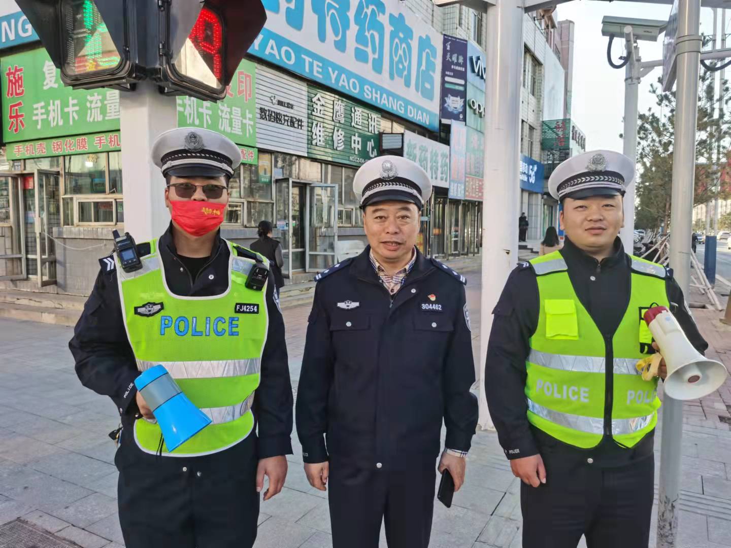 梨树交警充分发挥*党**员先锋模范作用全力做好创建省级文明城交通安全管理工作