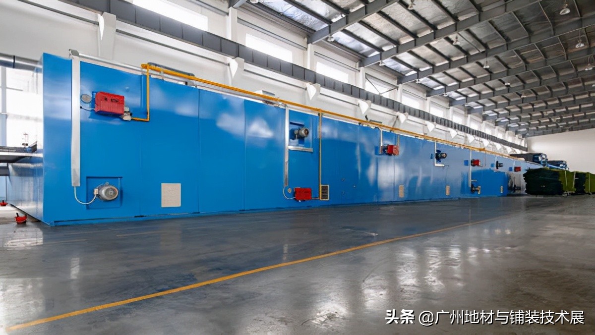 人造草坪生产机视频,人造草坪机械设备全套