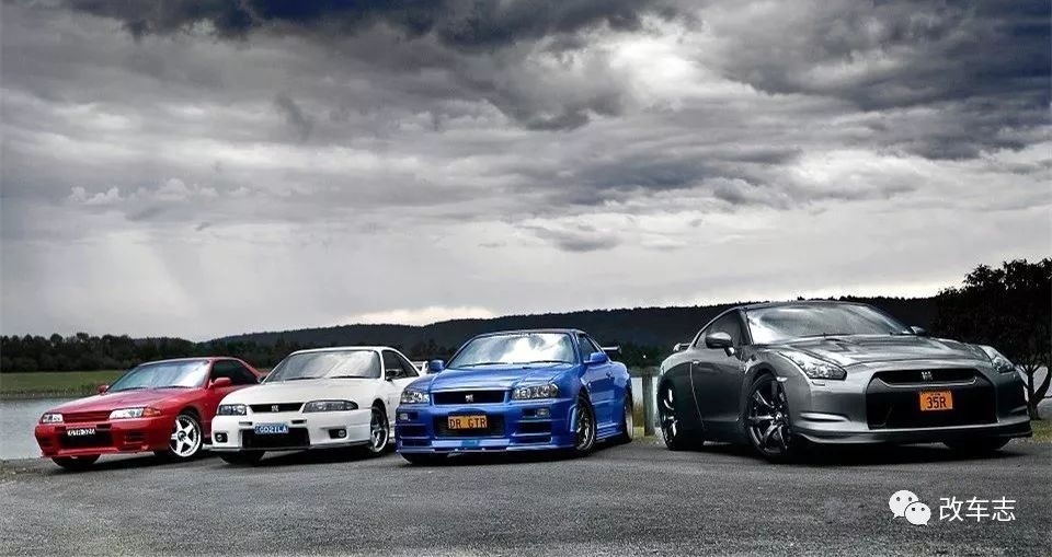 掏出这把骚气的GT-R钥匙后，妹子上我的车了！