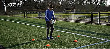 两分钟教你零基础颠球,如何练单脚旋转颠球