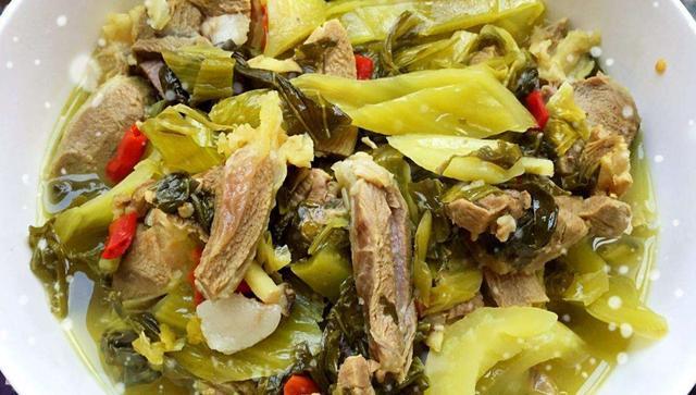 酸菜炖五花肉做法大全视频教程,酸菜鱼头豆腐汤的正宗做法小视频