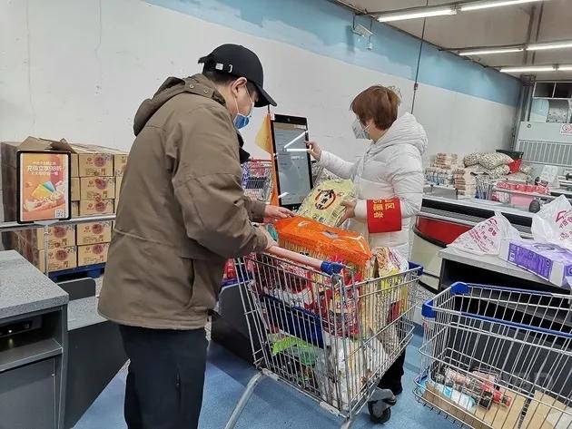 武汉小区质疑菜价贵,武汉超市团购菜现状如何