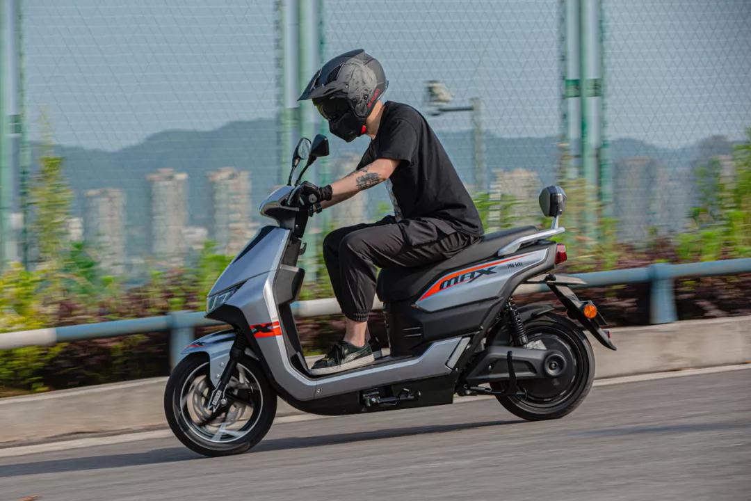 雅迪轻便摩托T9D能装多大电池,雅迪t9