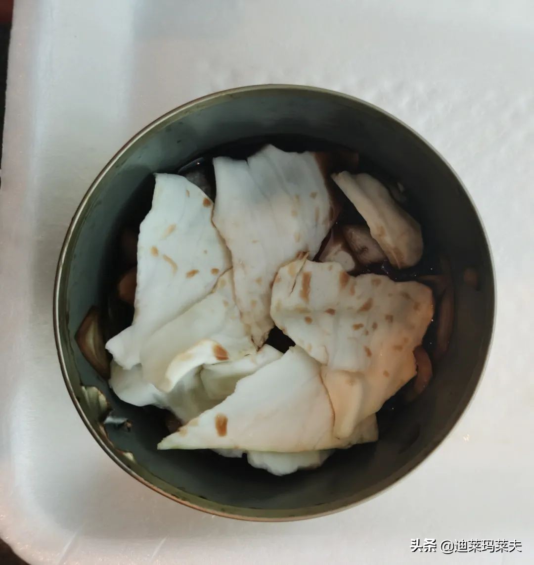 “我只渴望一张回家的机票”，那些「流落」在迪拜街头的中国人